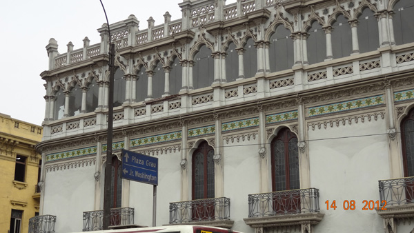 Btiment colonial reconverti en lieu de rception, Lima