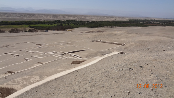 Vue latrale du site de Cahuachi